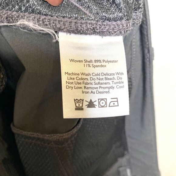 Eddie Bauer Women's size 16 Gray Adventure Cargo Shorts - Picture 8 of 9